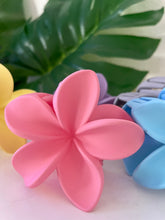 Load image into Gallery viewer, Plumeria Hair Clip