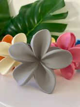 Load image into Gallery viewer, Plumeria Hair Clip