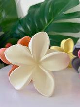 Load image into Gallery viewer, Plumeria Hair Clip