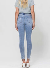 Load image into Gallery viewer, 90’s High Rise Skinny Jeans